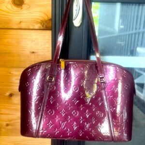 AUTHENTIC Louis Vuitton Amarante Monogram Vernis Avalon PM Shoulder Bag